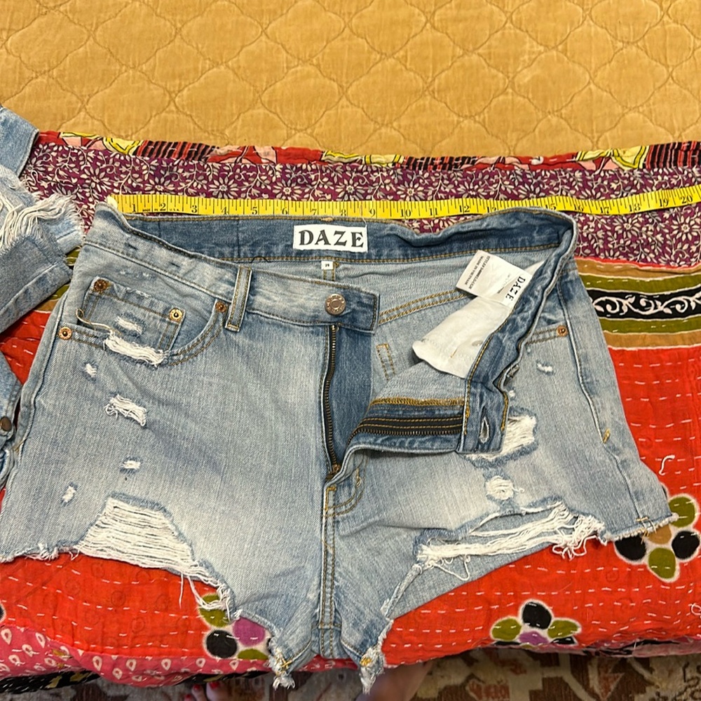 Daze women’s denim shorts size 29